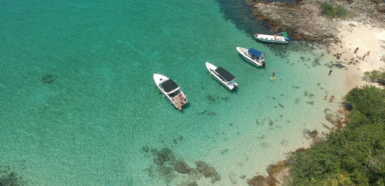 Embarcações na Baía da Ilha Grande